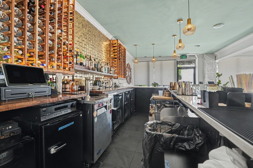More Photos Of 2312 Abercorn St, Savannah Storefront Retail Residential For Sale