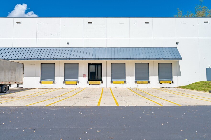 More Photos Of 5255 NW 159th St, Miami Lakes Distribution For Lease