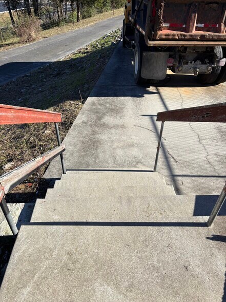 More Photos Of 725 W Highway 25 70, Dandridge Industrial For Sale