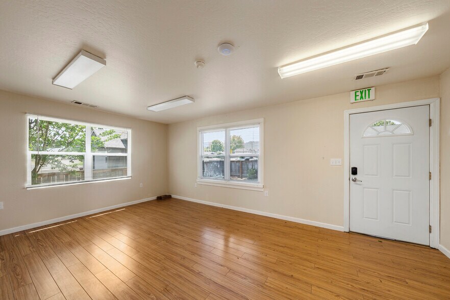 More Photos Of 143 S Main St, Phoenix Office For Sale