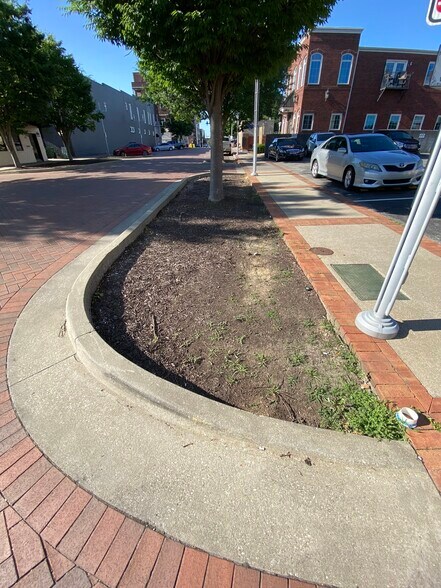 More Photos Of 100 Saint Ann St, Owensboro Office For Lease