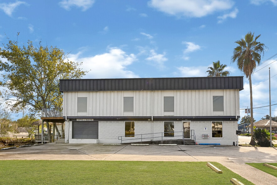 More Photos Of 815 Clear Lake Rd, Clear Lake Shores Storefront Retail Office For Sale