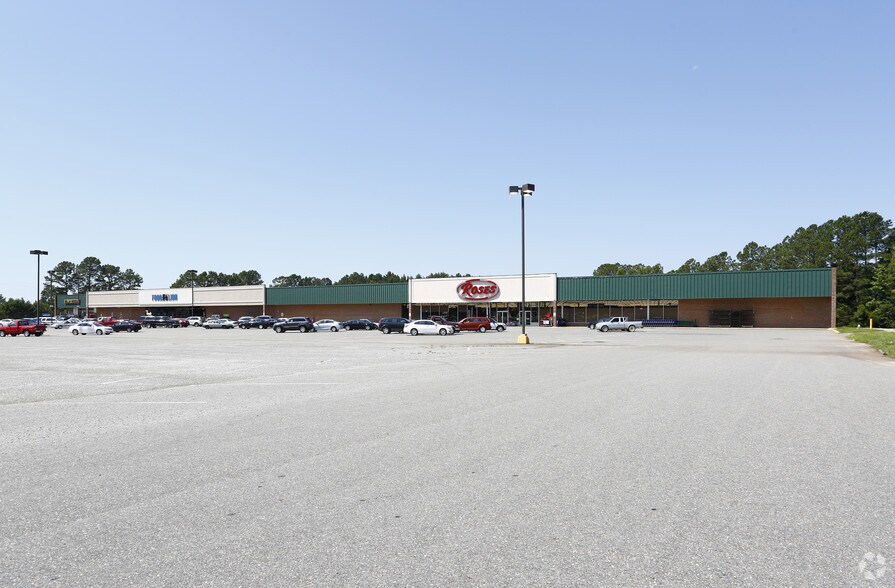 Primary Photo Of 841-909 W Market St, Smithfield Unknown For Lease