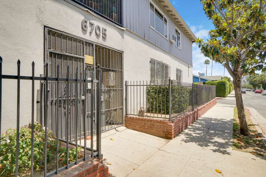 More Photos Of 6705 De Longpre Ave, Los Angeles Apartments For Sale