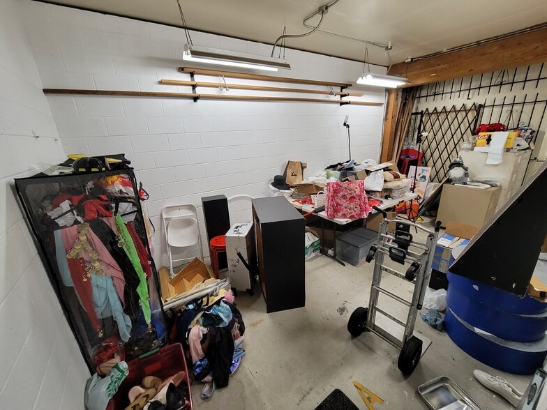 More Photos Of 1221 Cushman Ave, San Diego Service For Lease