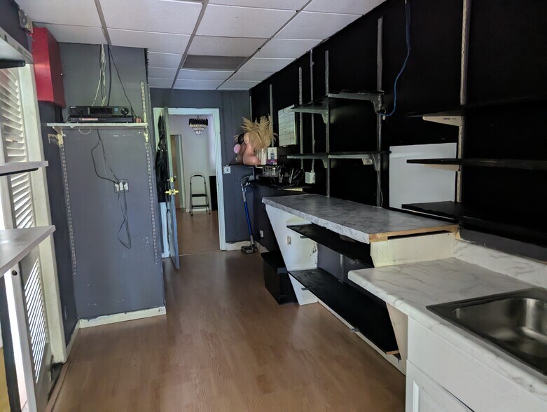 More Photos Of 227 Bedford St, Stamford Storefront For Lease