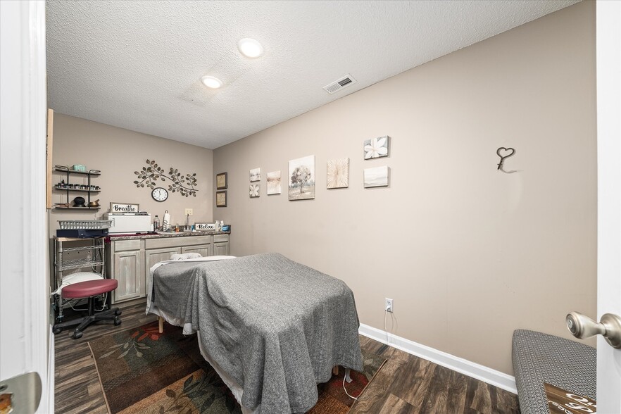More Photos Of 142 West Ave, Crossville Medical For Sale