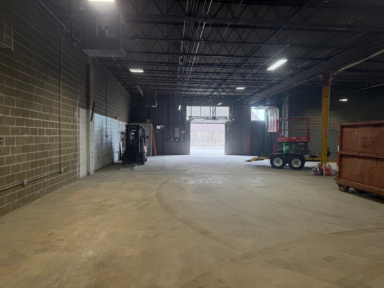More Photos Of 5247-5261 W Harrison St, Chicago Warehouse For Sale