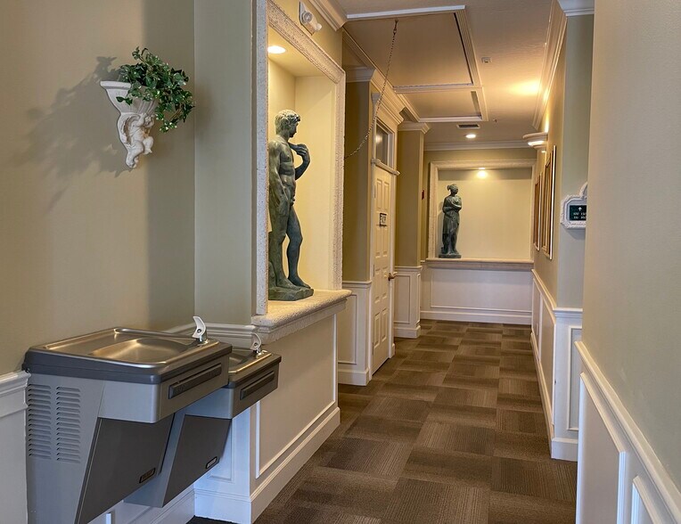 More Photos Of 8830 S Tamiami Trl, Sarasota Office For Lease