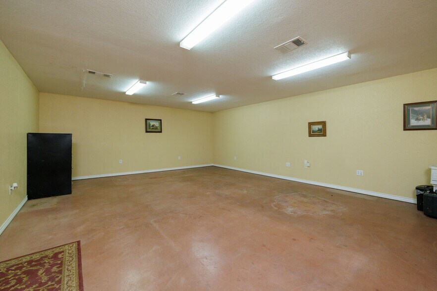 More Photos Of 160 Cimmarron Trail, Runaway Bay Light Manufacturing For Sale