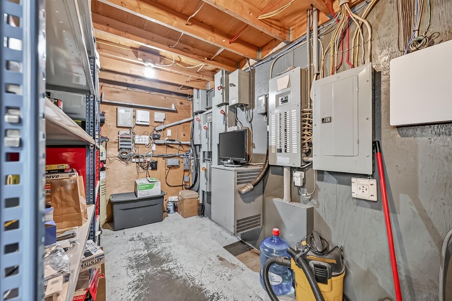 More Photos Of 3835 Mcbean St, Richmond Auto Repair For Sale