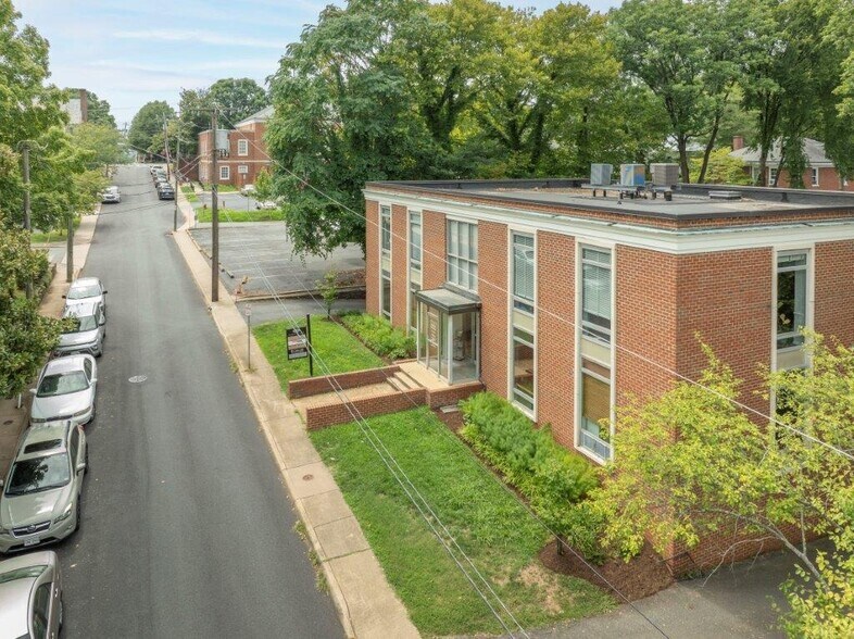 More Photos Of 415 4th St NE, Charlottesville Office Residential For Sale