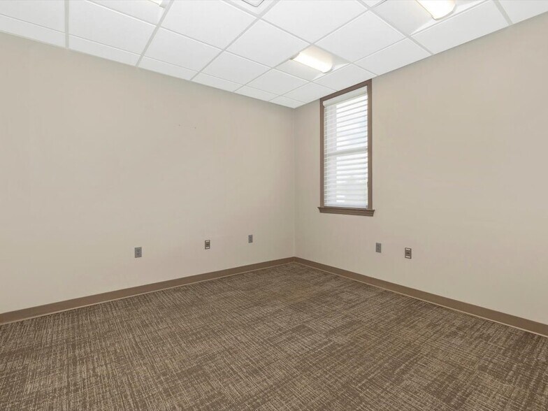 More Photos Of 100 S Main St, Smithsburg Bank For Sale