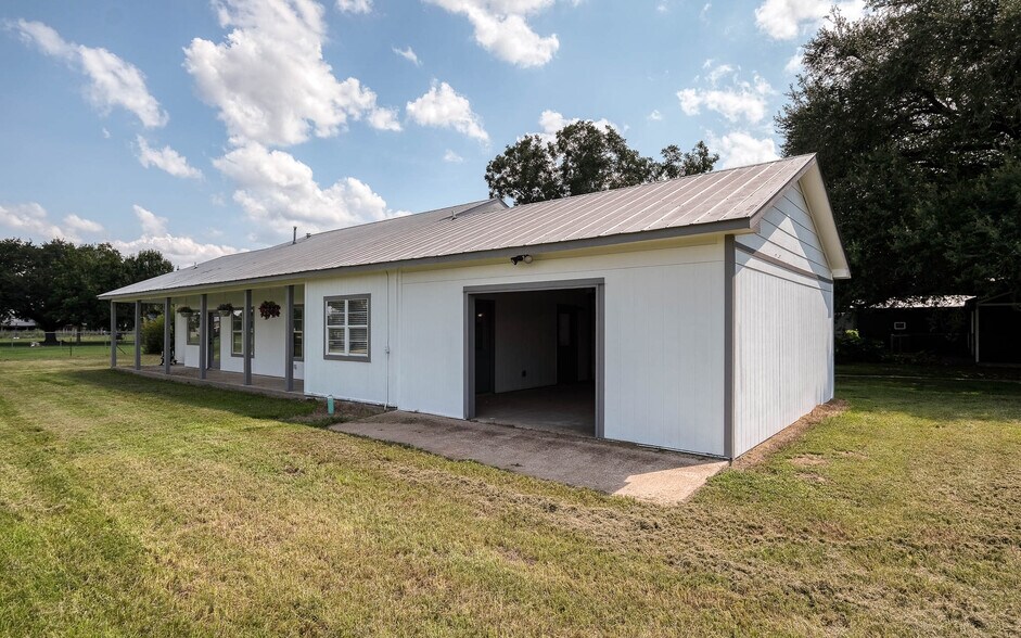 More Photos Of 20515 Kickapoo Rd, Waller Light Distribution For Sale