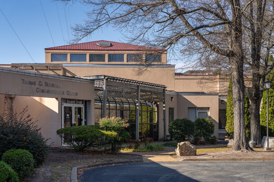 More Photos Of 23 Sesame St, Richmond Telecom Hotel Data Hosting For Sale