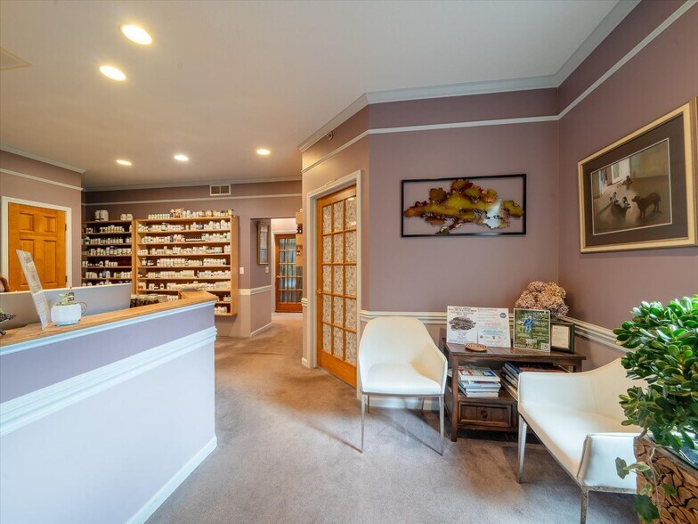 More Photos Of 55 Sullys Trl, Pittsford Office For Lease