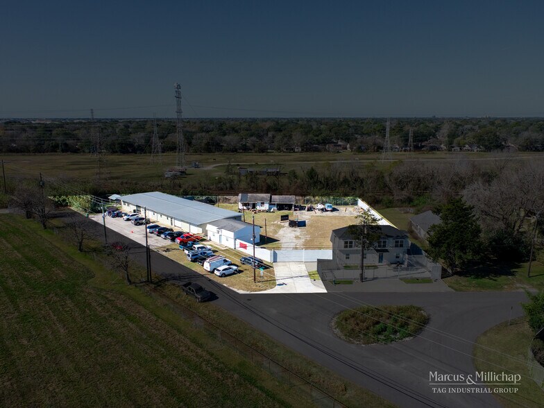 More Photos Of 11710 Old Main Street Loop Rd, Houston Warehouse For Sale