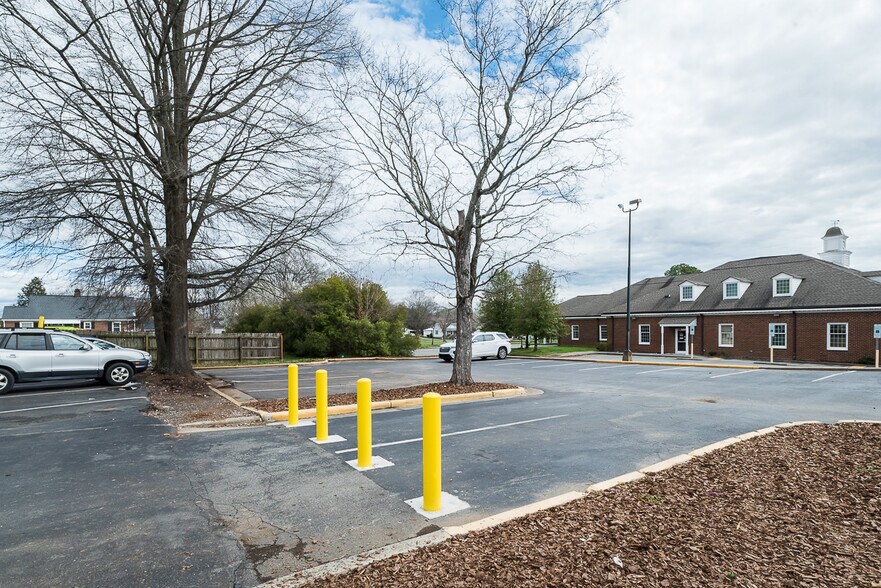 More Photos Of 212 S Main St, Graham General Retail For Sale