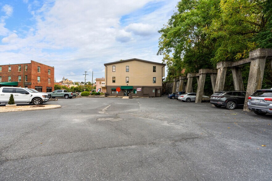 More Photos Of 50 Middlebrook Ave, Staunton Storefront For Sale