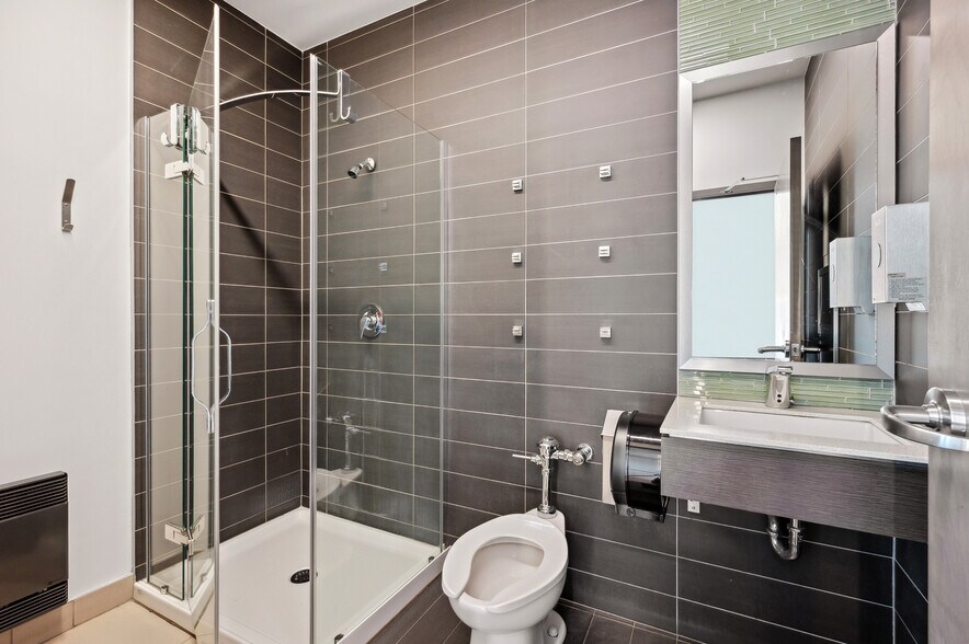 More Photos Of 2500-2600 Rue Beaurevoir, Québec Office For Lease