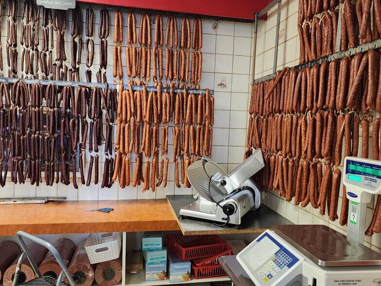 More Photos Of 1840 36th St SE, Calgary Storefront For Sale