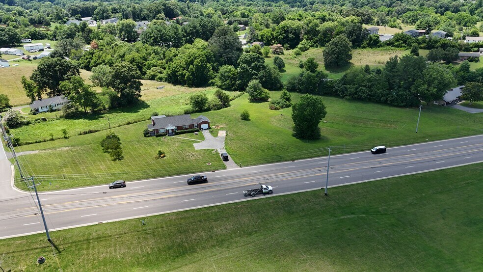 More Photos Of 5207 N Roan St, Gray Specialty For Sale