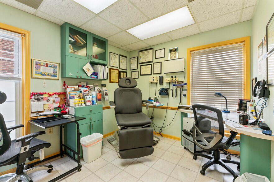 More Photos Of 7 Auer Ct, East Brunswick Office For Sale