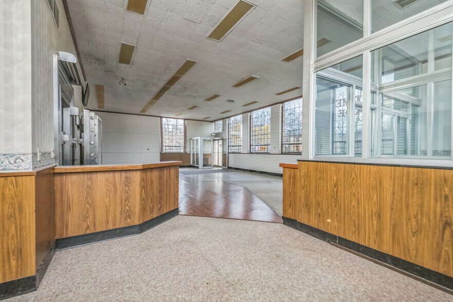 More Photos Of 43 W Laketon Ave, Muskegon General Retail For Sale