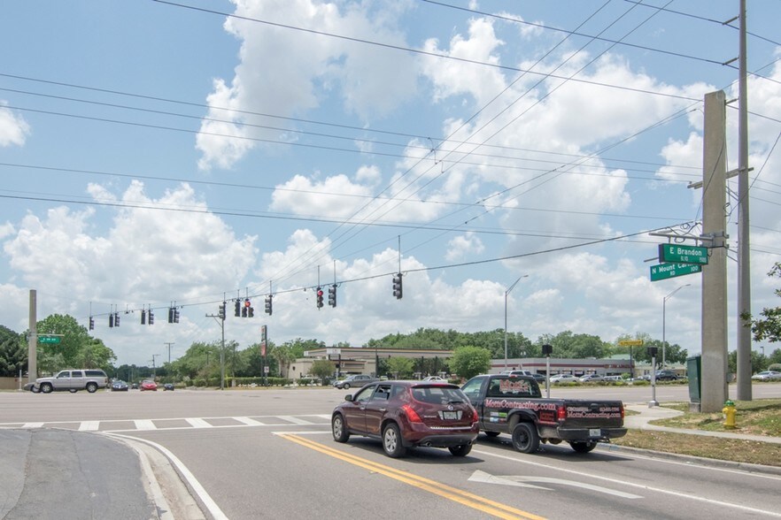 More Photos Of 131 N Mount Carmel Rd, Valrico Unknown For Lease