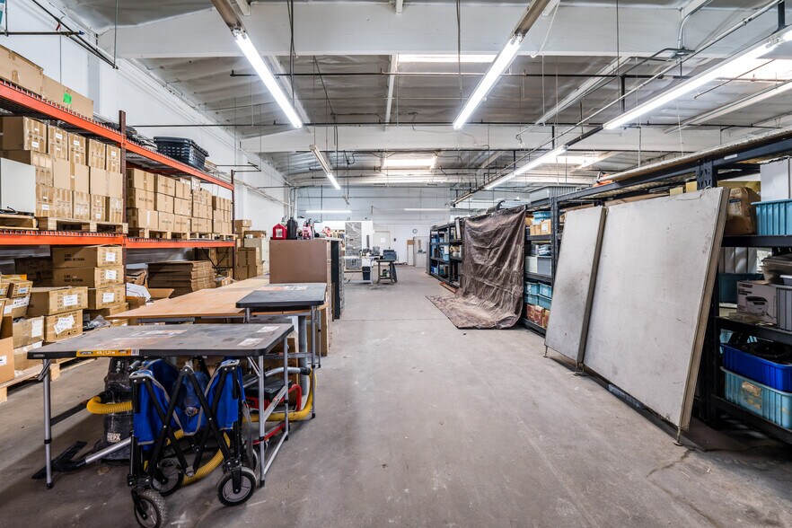 More Photos Of 19603 Figueroa St, Carson Warehouse For Lease