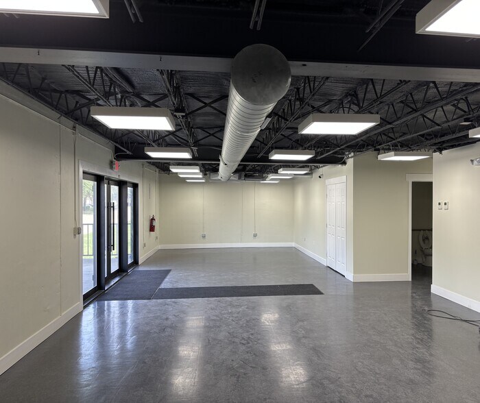 More Photos Of 4529 Gold Rd, Dallas Distribution For Sale