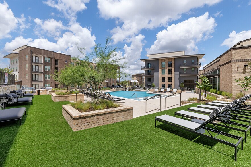 More Photos Of 7910 S New Braunfels, San Antonio Apartments For Lease