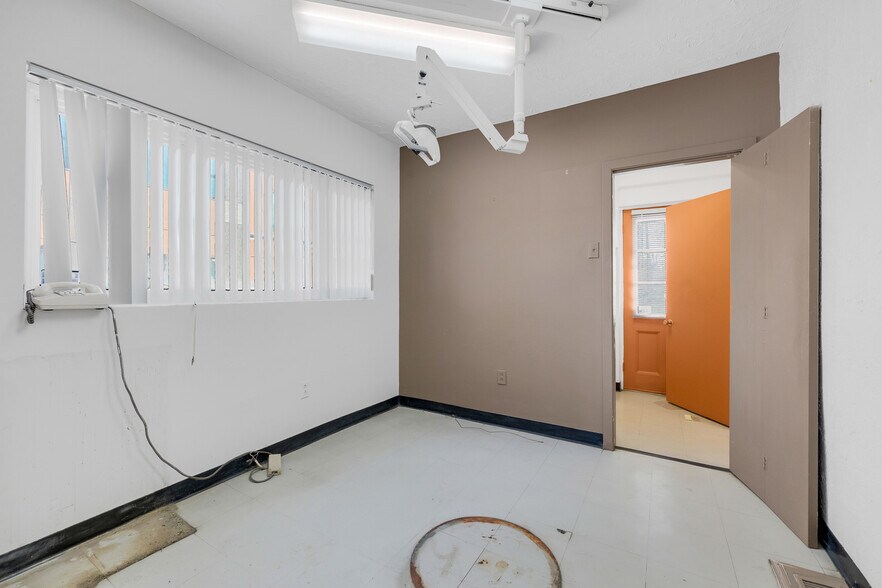 More Photos Of 5870 Rue Sherbrooke E, Montréal Office For Lease