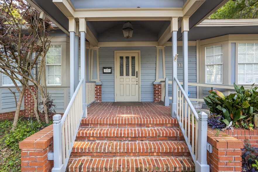 More Photos Of 1013 SW 2nd Ave, Gainesville Office For Sale