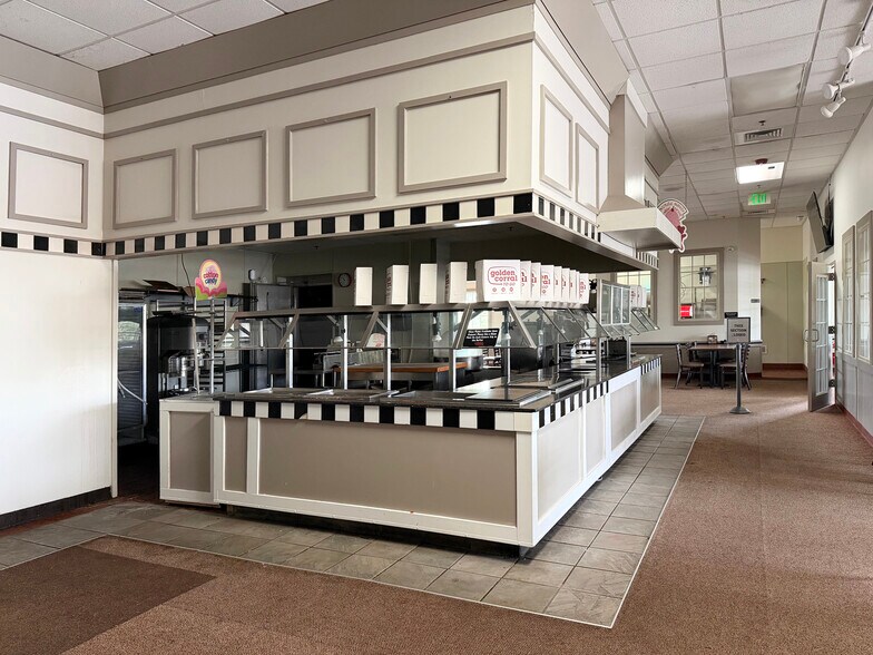 More Photos Of 1591 S Randall Rd, Algonquin Restaurant For Sale