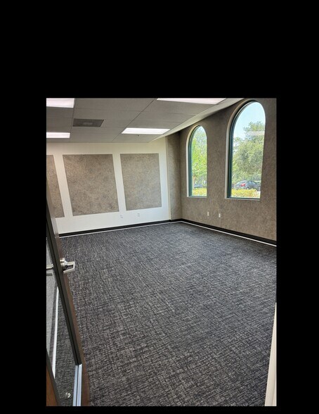 More Photos Of 6881 Kingspointe Pky, Orlando Business Park For Lease