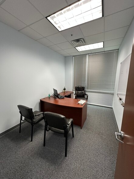 More Photos Of 4229 Lafayette Center Dr, Chantilly Business Park For Lease