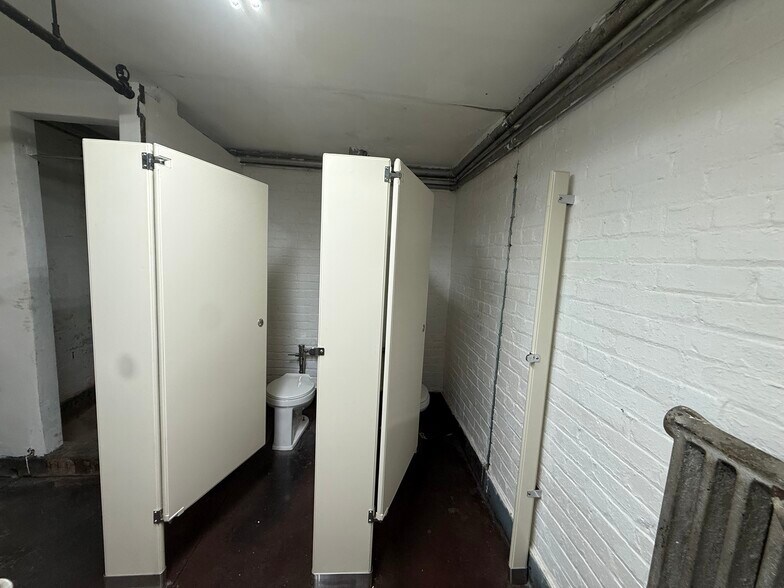 More Photos Of 1539 Covert St, Ridgewood Warehouse For Lease