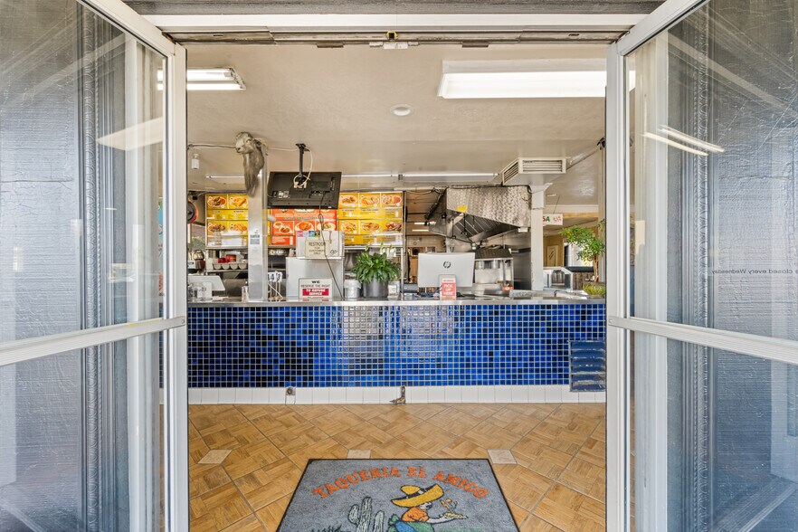 More Photos Of 1936 W 17th St, Santa Ana Restaurant For Sale