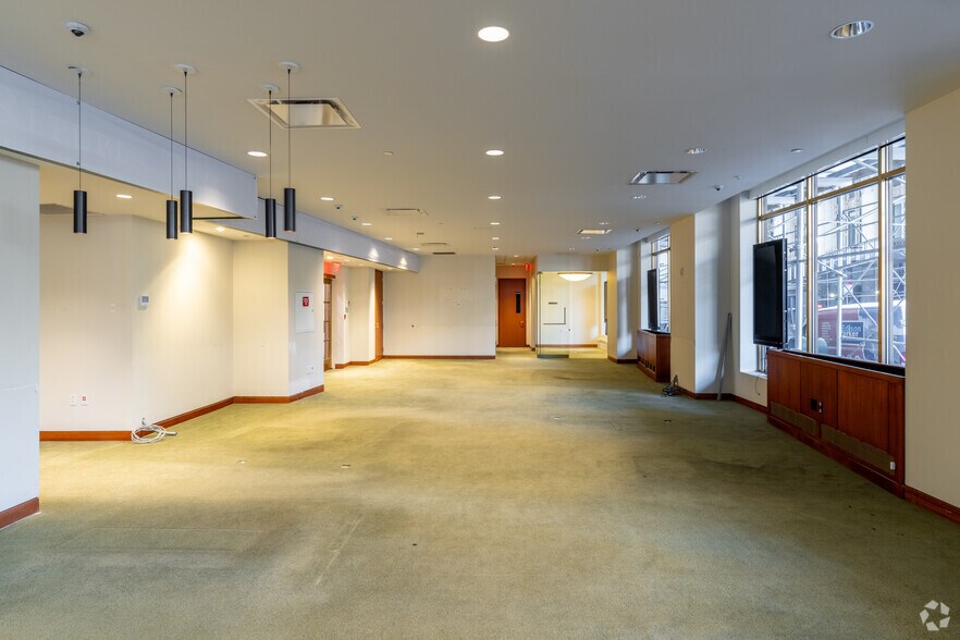 More Photos Of 225 Broadway, New York Office For Lease