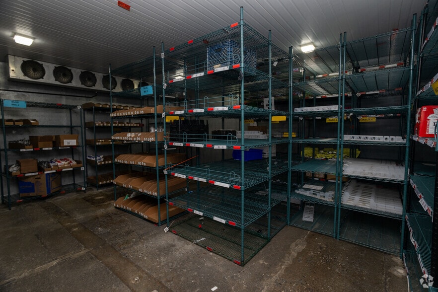 More Photos Of 1840-1842 W Washington Blvd, Los Angeles Warehouse For Lease