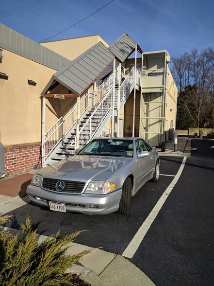 More Photos Of 9999 Brook Rd, Glen Allen Freestanding For Lease