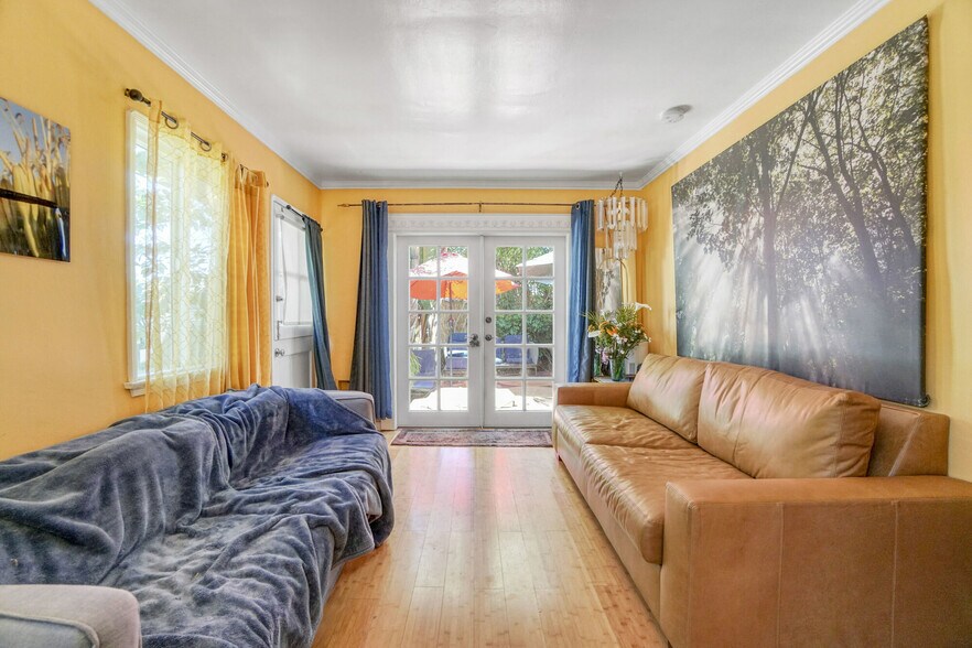 More Photos Of 2045 Penmar Ave, Venice Apartments For Sale