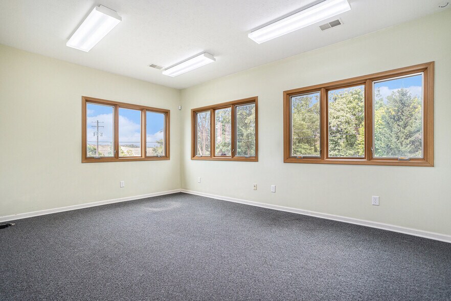 More Photos Of 550 E Cork St, Kalamazoo Freestanding For Sale