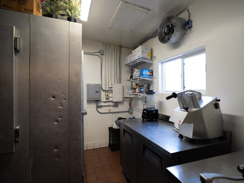 More Photos Of 8501 El Camino Real, Atascadero Restaurant For Sale