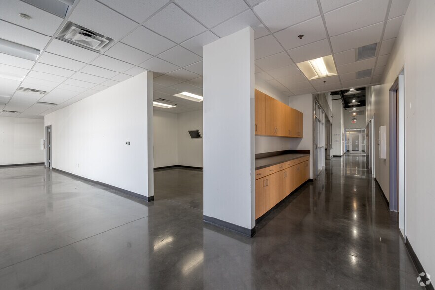 More Photos Of 2747 Oakland Ave, Garland Warehouse For Lease