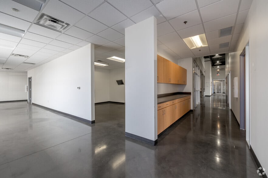 More Photos Of 2747 Oakland Ave, Garland Warehouse For Lease