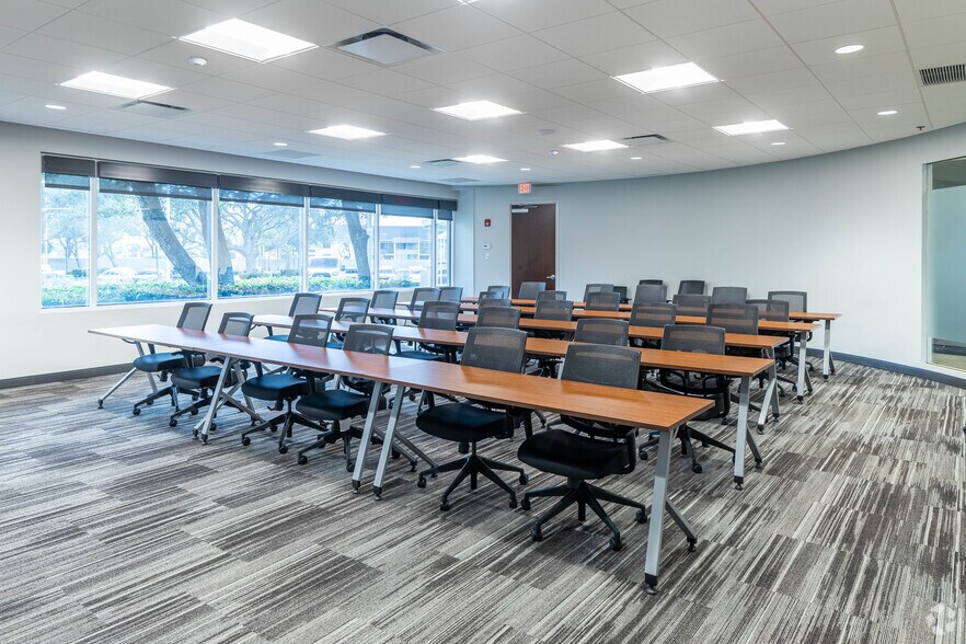 More Photos Of 3230 W Commercial Blvd, Fort Lauderdale Unknown For Lease