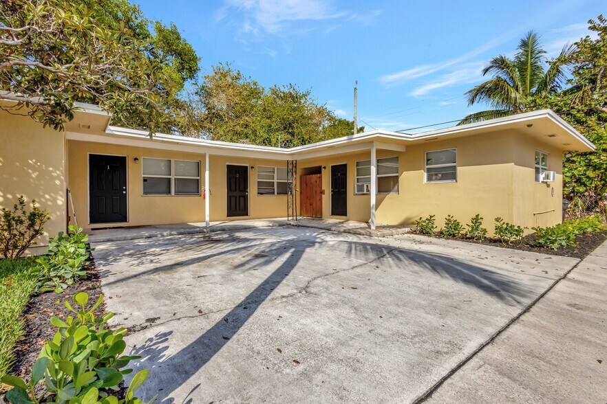 More Photos Of 832 S J St, Lake Worth Beach Multifamily For Sale