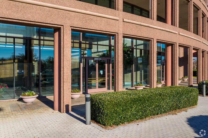 More Photos Of 4001 Carmichael Rd, Montgomery Office For Lease